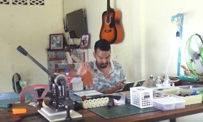 แบบอย่างคนสู้ชีวิต-หนุ่มพิการแขนขาใช้ปากสนด้ายรังสรรค์เครื่องหนัง งานระดับไฮเอนด์