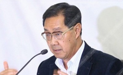 ม.ร.ว.ปรีดิยาธร เทวกุล หรือ "หม่อมอุ๋ย" อดีตรองนายกรัฐมนตรีและรัฐมนตรีว่าการกระทรวงการคลัง