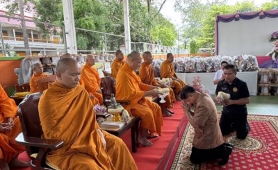 อธิบดีกรมการปกครอง เปิดโครงการ นั่งสุข ลุกสบาย ผสานพลังเมตตาคณะสงฆ์ ดูแลผู้สูงอายุและผู้พิการ ขณะที่ผู้ว่าฉาบปูนเองโดนแซวผู้ว่ายาแนว