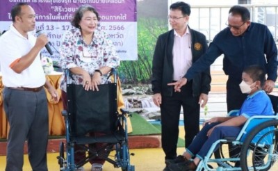ศอ.บต.มอบอุปกรณ์ช่วยความพิการแก่เด็กพิเศษ ชายแดนใต้