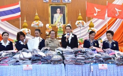 นายกเหล่ากาชาด จ.มุกดาหาร ร่วมมอบทุนการศึกษาเด็กพิการฯ