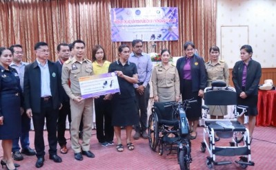จังหวัดชุมพรมอบอุปกรณ์ช่วยเหลือผู้พิการจาก กปถ. ให้ผู้ขอรับการจัดสรรจำนวน 5 ราย
