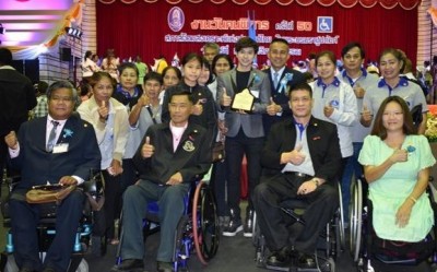 “บิว พงค์พิพัฒน์ อาร์สยาม” ปลื้มรับโล่ประกาศเกียรติคุณงานวันคนพิการปี 61