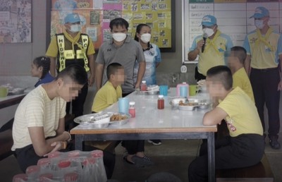 "จิตอาสา 904" จัดเลี้ยงอาหารกลางวัน ให้เด็กนักเรียนพิการทางสายตา
