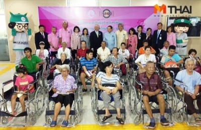 จส.100 ปันน้ำใจบริจาครถวีลแชร์ จำนวน 100 คัน ให้กับกรมพัฒนาสังคมและสวัสดิการ เพื่อส่งมอบรถเข็นนั่งสำหรับคนพิการ ภายใต้โครงการบริจาครถวีลแชร์กับ สถานีวิทยุจส.100