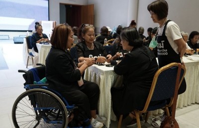 "นิกม์" ชวนคนพิการ-ผู้สูงอายุทำ "โบว์เข็มกลัดไว้อาลัย" มอบให้ประชาชนฟรี