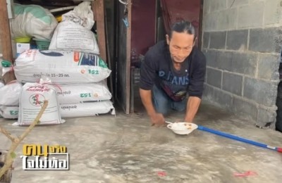 “ช่างหน่อ” แม้พิการเดินไม่ได้ สู้คลานฝึกงานช่าง จนสามารถเปิดบ้านรับซ่อมมอเตอร์ไซค์ แต่งานน้อย สู้ทำบอนไซหารายได้อีกทาง!