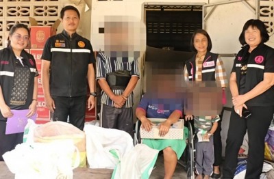 พม. ใกล้คุณ รุดช่วยชายชรา ป่วยโรคหัวใจ สู้ชีวิต ตระเวนขับรถพ่วงข้างพาภรรยาพิการเก็บของเก่าขาย ที่ จ.ราชบุรี