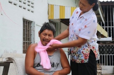 คนหัวใจสู้!คุณป้าหาเลี้ยงน้องหลานพิการรวม4ชีวิตไม่คิดย่อท้อ