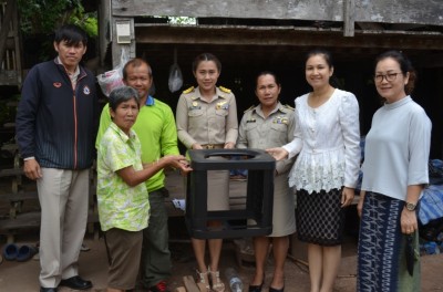 เทศบาลตำบลด่านซ้าย จ.เลย มอบเก้าอี้สุขาให้กับผู้สูงอายุ และคนพิการในพื้นที่รับผิดชอบ