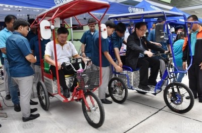 ทึ่ง! ประดิษฐ์รถคนพิการพลังงานแสงอาทิตย์