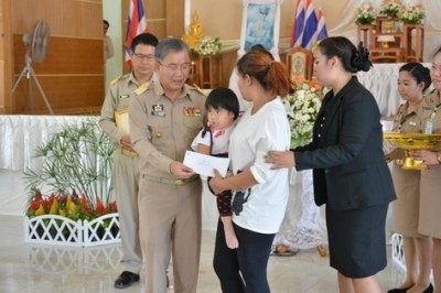 ผู้ว่าฯ เลยเป็นประธานมอบทุนสนับสนุนการศึกษาเด็กออทิสติกและเด็กพิการในมูลนิธิคุณพุ่ม