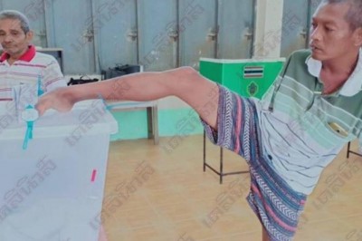 แม้ไกลไม่หวั่น หนุ่มพิการใจประชาธิปไตยใช้สิทธิเลือกตั้ง