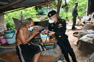 กองพลพัฒนาที่ 3 ไม่ทอดทิ้ง อดีตทหารรบพิเศษ มอบตะกร้าปันสุข พร้อมช่วยผู้พิการ
