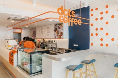 ช้าของทุกวัน ประตูร้าน ‘Dots Coffee’ จะเปิดให้บริการ