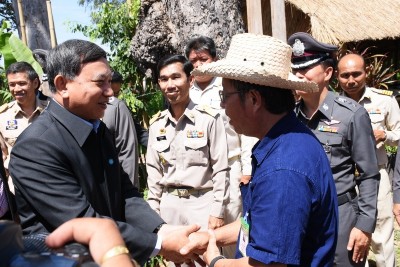 รองนายกรัฐมนตรี (พล.อ.อ.ประจิน จั่นตอง) เดินทางไปให้กำลังใจการทำงานแก่ อ.เชิดชัย จิณะแสน