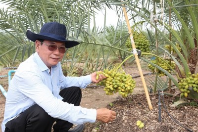 คุณปรีชา ธรรมชูเชาวรัตน์