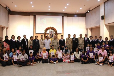 มูลนิธิคุณพุ่มมอบทุนสนับสนุนการศึกษาแก่เด็กออทิสติกและเด็กพิการในจังหวัดกระบี่