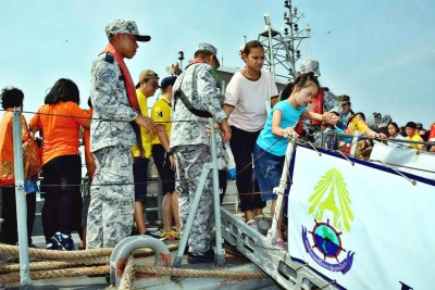 พาเด็กๆผู้ด้อยโอกาสขึ้นเรือหลวง ล่องทะเลอ่าวสัตหีบ แด่น้องๆผู้มีความหวัง