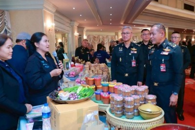 ‘รอง ผบ.ทบ.’ รับมอบเงินนับสนุนโครงการประกอบอาชีพกำลังพล ทบ. ที่ปลดพิการทุพพลภาพและครอบครัว ประจำปี 2569