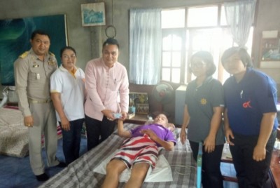 อำเภอวังสะพุง จ.เลย ออกให้บริการทำบัตรประชาชนแก่ผู้ป่วยติดเตียงและผู้พิการ เพื่อให้ประชาชนได้เปลี่ยนบัตรจากบัตรรุ่นเก่าเป็นบัตรเอนกประสงค์ (Smart Card)