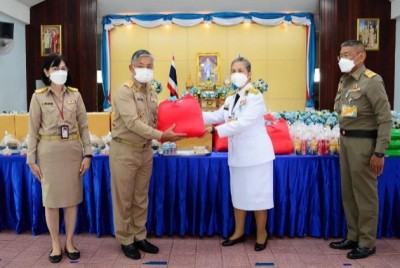 ในหลวงพระราชทานเงินแก่มูลนิธิช่วยคนตาบอดฯ – สถานคุ้มครองและพัฒนาคนพิการ