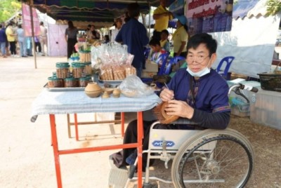 คนพิการไม่ท้อ จักสานสร้างอาชีพ ต่อยอดจากเงิน 10,000 บาท ของรัฐบาล