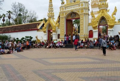 พยุงคนแก่-หามคนพิการรอ แห้ว!หนุ่มถูก60ล.แจกเงิน
