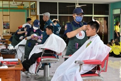 มูลนิธิป่อเต็กตึ๊ง มอบอุปกรณ์ประกอบอาชีพ มอบวีลแชร์แก่ผู้พิการ ที่ศรีสะเกษ-อุบล