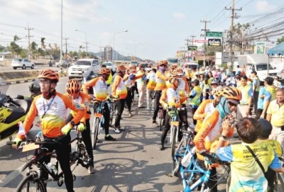 ผู้พิการและนักปั่นจิตอาสาระดมทุนสานฝัน