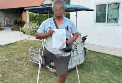 นครปฐม หนุ่มพิการเผย ถูกเตะเสยหน้าล้มคว่ำ หลังมีคนมาบอกว่าปลามีเจ้าของภายในศูนย์ฝึกอาชีพคนพิการฯ