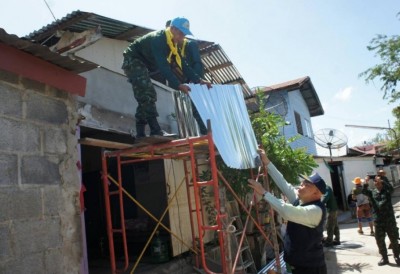 พมจ.ยโสธร ร่วมกับ ทหาร ภาคเอกชนปรับปรุงซ่อมแซมบ้านผู้พิการ