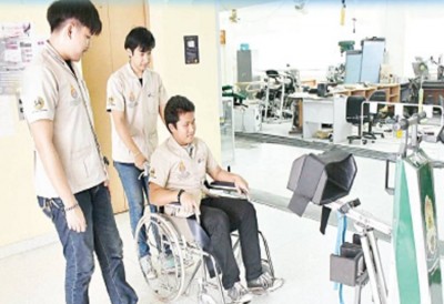 ไอเดีย "รถเข็นไฟฟ้าแบบปรับยืน" 3 สถาบัน ร่วมมือ "เพื่อผู้พิการ"