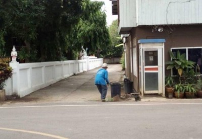 ขาพิการไม่เป็นอุปสรรค! ลุง 67 หัวใจนักบุญ เดินกะเผลกตี 4 ทำดี 6 ปีให้หมู่บ้าน