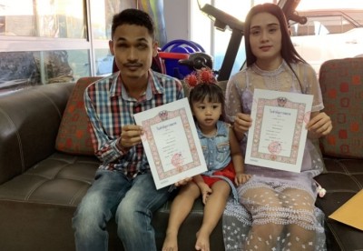 น้องเดียวนายหนังตะลุงตาพิการชื่อดัง ควงภรรยาสาวสวยจดทะเบียนสมรส แฟนๆยินดีมีลูก2แล้ว