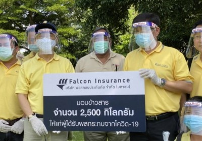 สว.สุรชัย ร่วมเอกชนมอบถุงยังชีพช่วยโควิด 500 ราย ย่านตลิ่งชัน