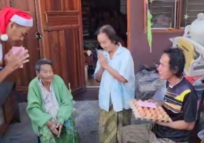 สท.รักษ์ ใจบุญนำทีมสวมบทลุงซานต้า ลุยแจกของเด็กและผู้พิการส่งท้ายปีเก่าต้อนรับปีใหม่