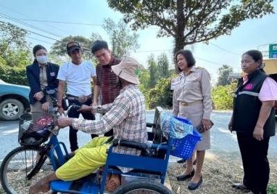 ‘วราวุธ’รุดช่วยชายพิการโยกสามล้อเข้ากรุง แจงเกณฑ์รับเบี้ย ตัวอยู่ที่ไหน ต้องขึ้นทะเบียนที่นั่น