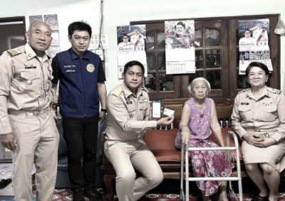 ไม่ทอดทิ้งใครไว้ข้างหลัง! นอภ.ปากพลี ลุยเคาะประตูบ้าน ช่วยผู้สูงอายุ-ผู้พิการ ลงทะเบียนบัตรคนจน