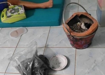 สลด! แม่วัย 65 กลุ้มใจเรื่องครอบครัว รมควันฆ่าตัวตายพร้อมลูกพิการ ลูกชายดับ-แม่โคม่า