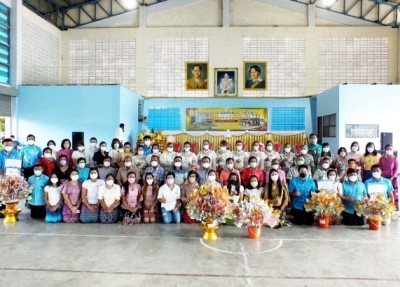 พ่อเมืองเพชรฯนำผู้ใจบุญทอดผ้าป่าช่วยเหลือนักเรียนพิการตาบอดชะอำ