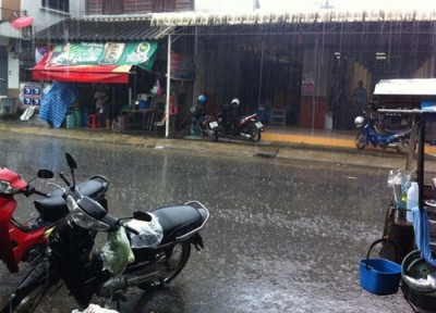 อุตุฯเผยไทยยังคงมีฝนอีสานตอ.ตกหนักกทม.60%