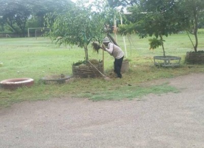 ขาพิการไม่เป็นอุปสรรค! ลุง 67 หัวใจนักบุญ เดินกะเผลกตี 4 ทำดี 6 ปีให้หมู่บ้าน