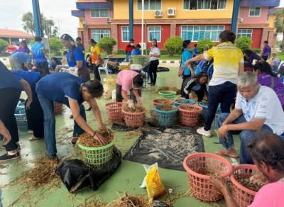 ทม.ลำปลายมาศ สอนคนพิการ ผู้ด้อยโอกาส และผู้ยากไร้ “เพาะเห็ดฟางในตะกร้า” ไว้กิน-ขาย