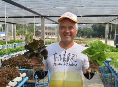เปลี่ยนภาระเป็นพลัง ลุงแอร์ ผุด ฟาร์มจิ้งหรีดยิ้มสู้ สร้างรายได้งาม
