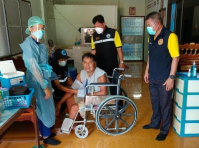 คนพิการอำเภอพัฒนานิคมได้ฉีดวัคซีพระราชทาน “ซิโนฟาร์ม” แล้ว