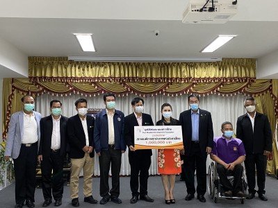 คุณกัญจนา ศิลปะอาชา มูลนิธิพัฒนาคนพิการไทย มอบเงินบริจาค