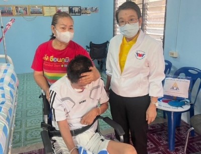 ส่งน้ำใจ มอบรถเข็นวีลแชร์และอุปกรณ์ให้ผู้พิการและผู้ยากไร้