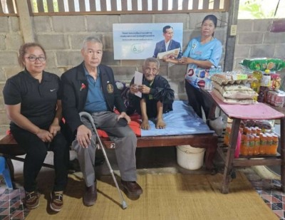 สภาสังคมสงเคราะห์ฯ ลงพื้นที่บุรีรัมย์ มอบชุดเยี่ยมผู้สูงอายุ อายุยืน 3 ราย–ผู้ยากไร้ 1 ราย สานต่อแนวพระราชดำริเศรษฐกิจพอเพียง