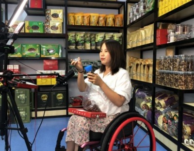 Across China: ความพิการไม่ใช่อุปสรรคในกระแสไลฟ์สตรีมมิ่งอันเฟื่องฟูของจีน